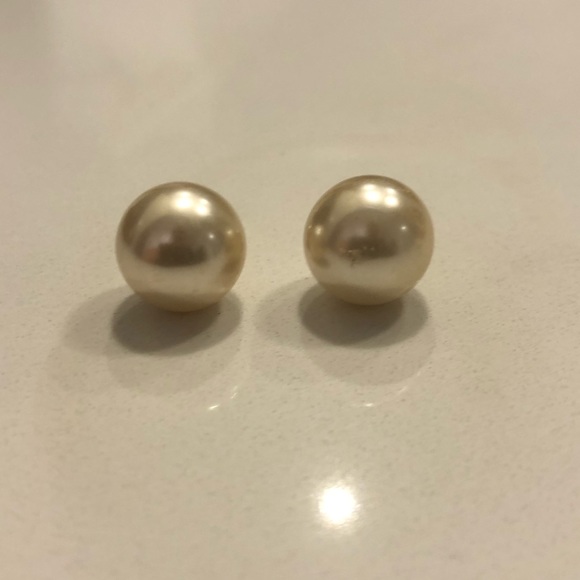 Reversible Pearl Earrings - Picture 3 of 4